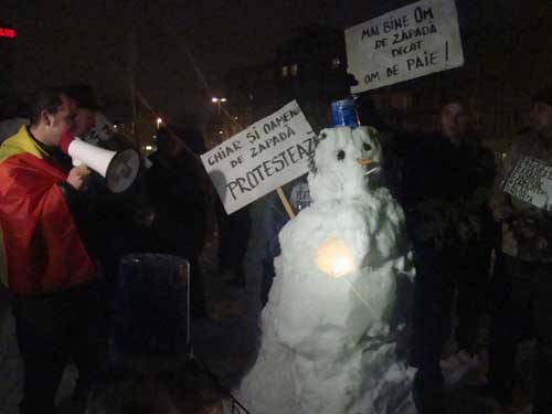 Foto Protest cu oameni de zapada (c) eMM.ro